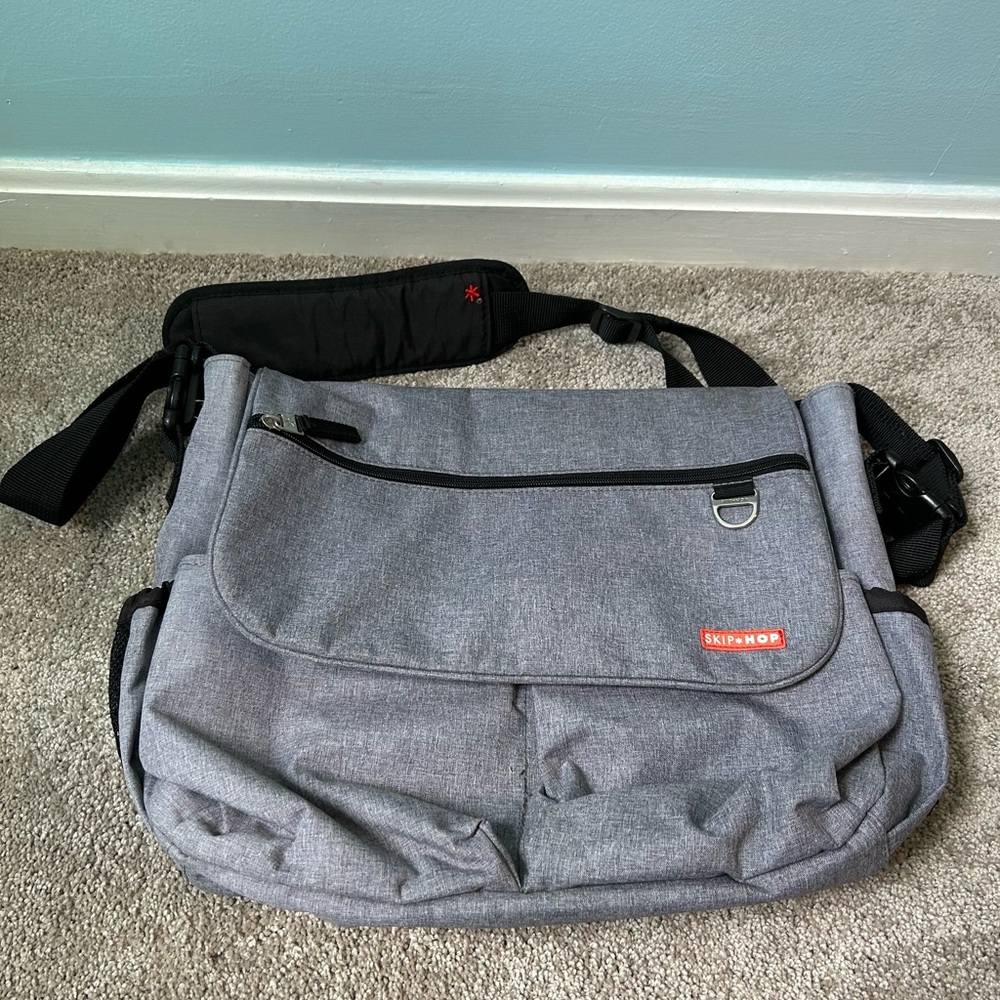 Skip Hop large messenger-style diaper bag